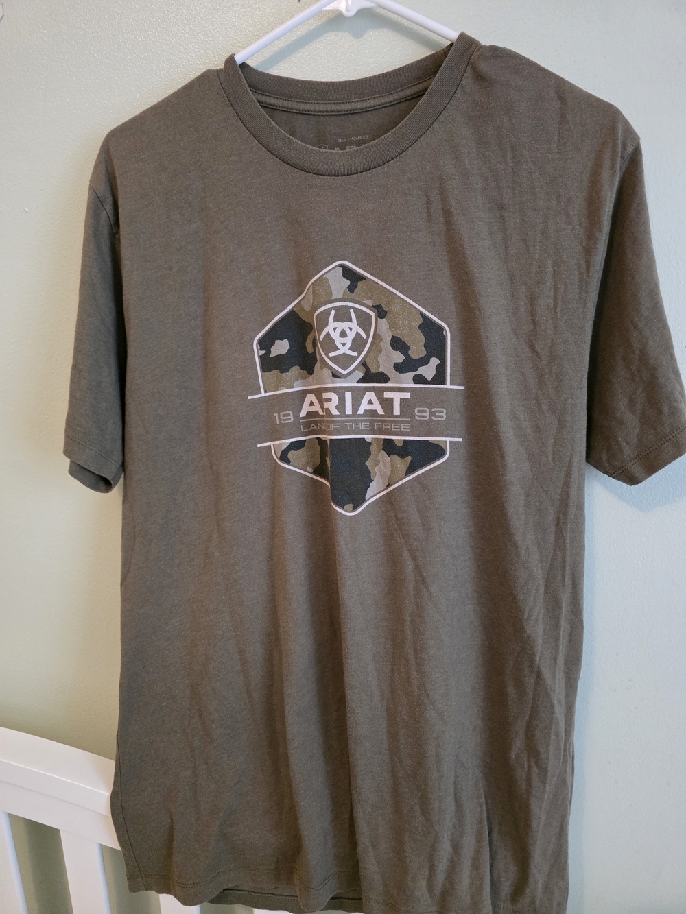 Ariat Men’s Olive Graphic Logo T-Shirt